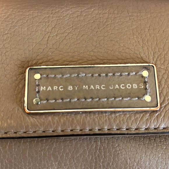 Marc Jacobs leather tan wallet - Picture 3 of 13